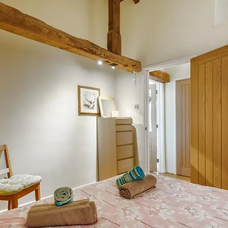 Gunn - Dog-friendly Enclosed Garden Holiday home *